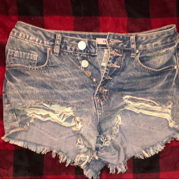 Refuge High-Waisted Shorts - Picture 2 of 4